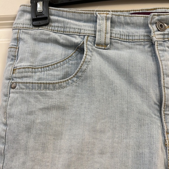 Gloria Vanderbilt ladies capris - Picture 2 of 10